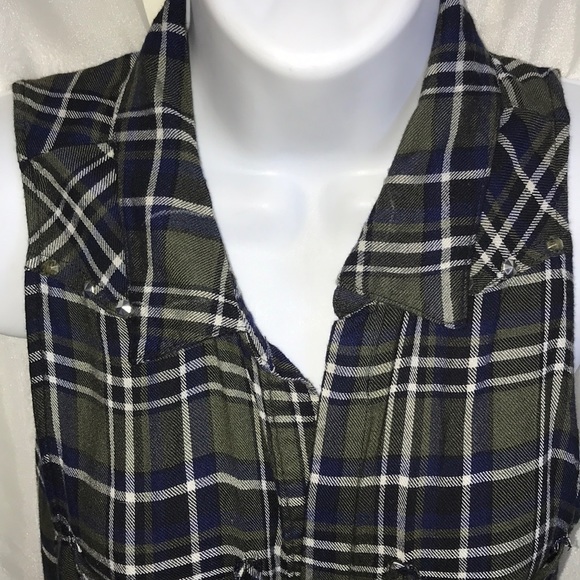 Rock and Republic top size small - Picture 2 of 4
